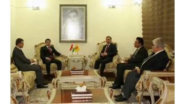 Hawrami talks of Kurdistan political climate with the Roman Consul and both Vice 
Consul General of Turkey in Kurdistan