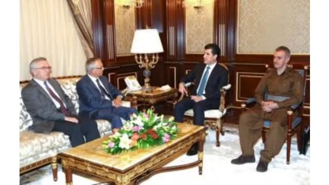 Special envoy of Polish foreign ministry arrives in Erbil on cargo plane, meets Barzani for talks on crisis