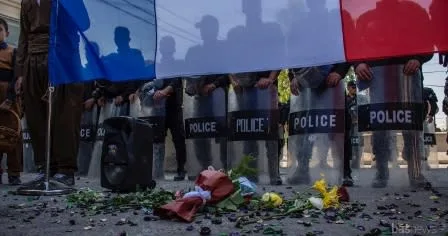 PICTURES: Kurds Gather in Erbil to Rain Flowers over French Consulate