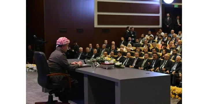 الرئيس بارزاني يلتقي جمعاً من أهالي أربيل